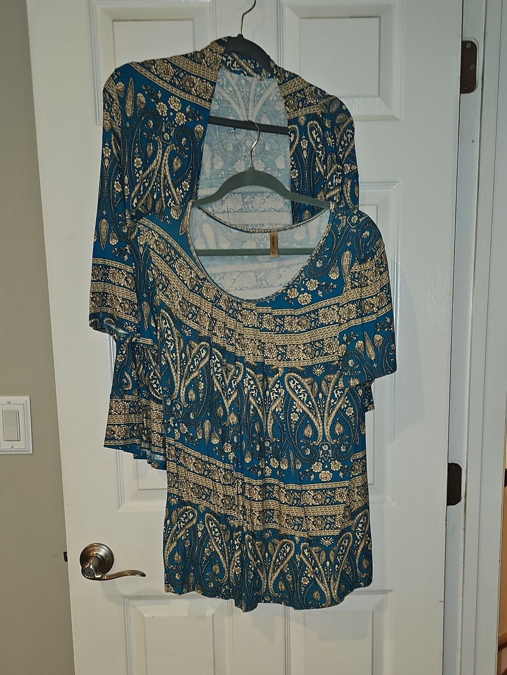 Women's Teal Paisley Scoop Neck Top - And Matching 3/4 Cardigan Set.